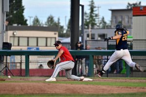NightOwls Make It Four Straight With A 6-5 Win Over The AppleSox